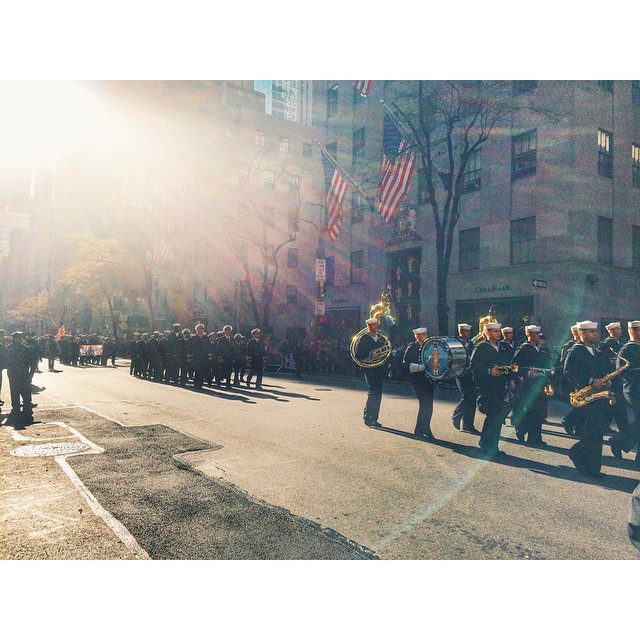 Refreshing to see how many people stopped and applauded this parade #HappyVeteransDay