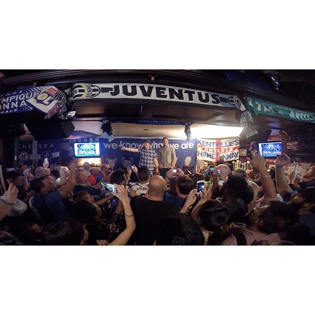 Moments before this photo my all time favorite player and Chelsea legend, SUPER Frankie Lampard, parted this crowd from the back of the bar and surprised the USA supporters group. What a night - we sang his ears off. #SuperFrank #CFCtour